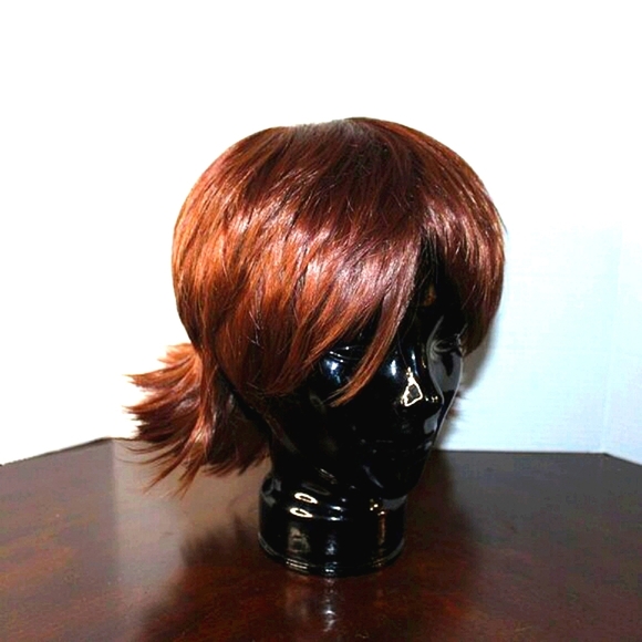 NWOT Brown Short Layered Wig - Adjustable Cap - Picture 8 of 9
